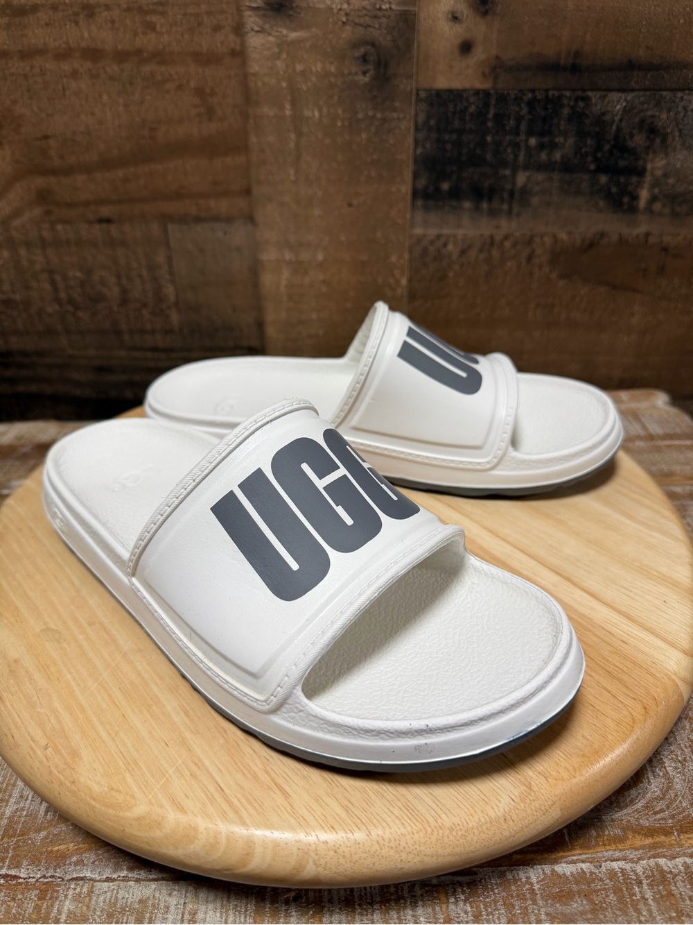 UGG Maxi Slide Logo Women’s Size 8 White Gray Slip On Sandals 1127067 WHT